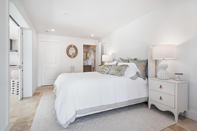 Building Photo - 306 Cordova Rd