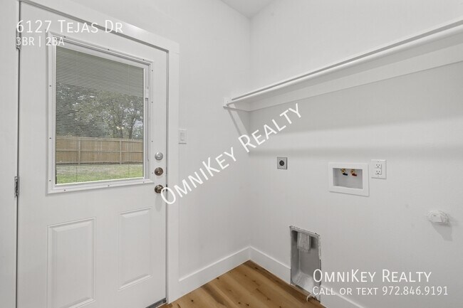 Building Photo - 6127 Tejas Dr