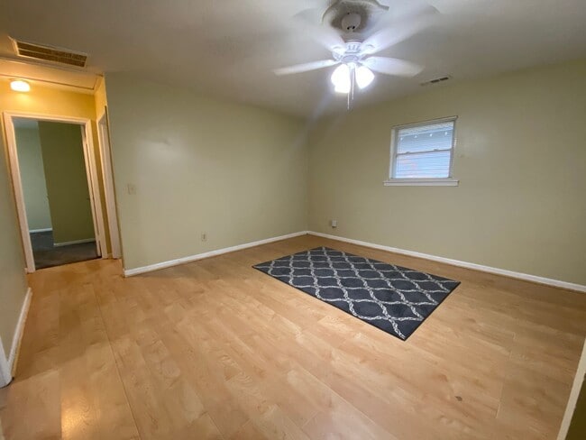 Building Photo - 303 Branham Ave SW