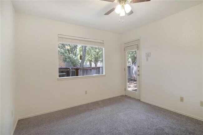 Building Photo - 7211 Lakewood Dr