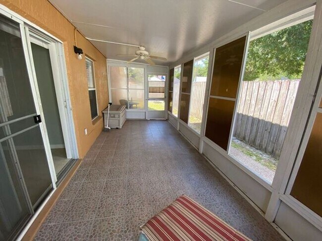 Building Photo - 4 Bedroom 2 Bath home in Winter Springs for RENT!