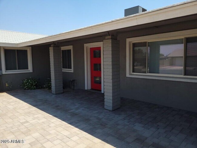 Building Photo - 2821 E Cortez St