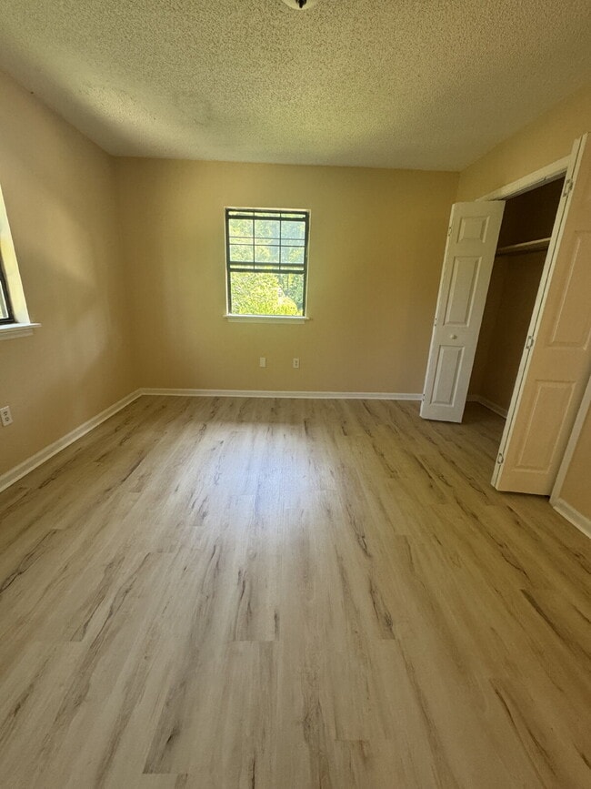 Building Photo - Remodeled upstairs apartment.