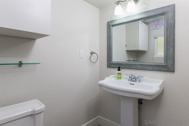 Building Photo - 4910 Ladera Sarina