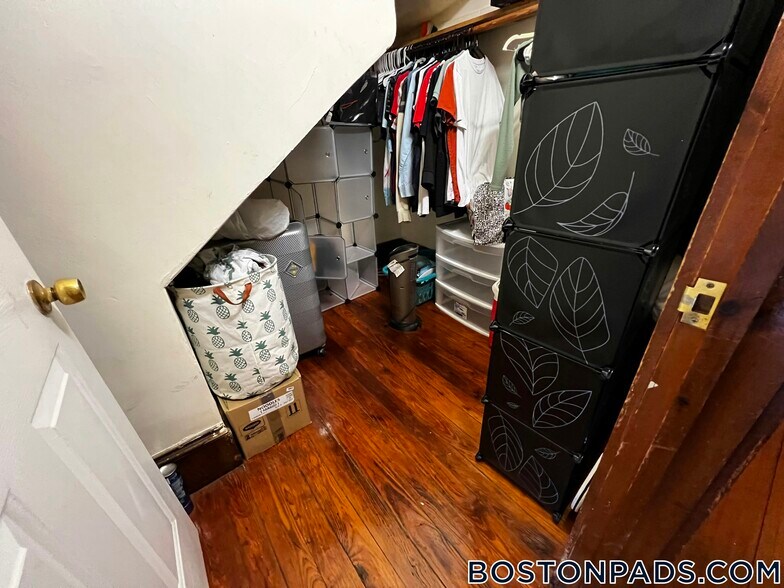 Building Photo - 4.5 Centre St