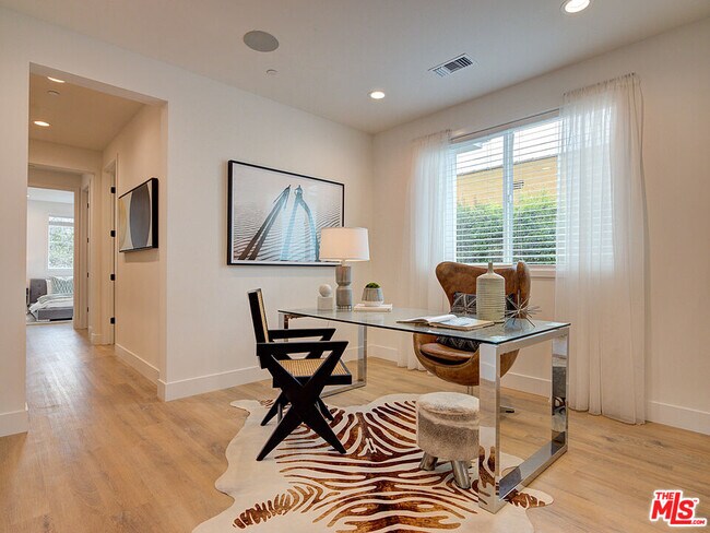 Building Photo - 1419 S Sierra Bonita Ave