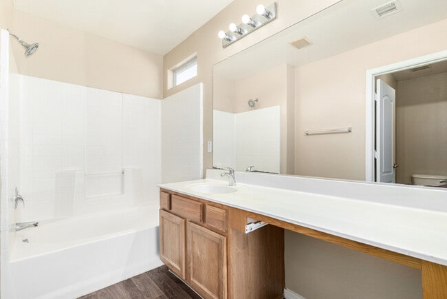 Building Photo - 6537 W Magnolia St