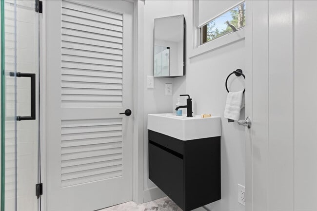 Building Photo - 710 Lighthouse Ave