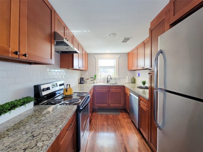 Building Photo - 2604 Cochran St