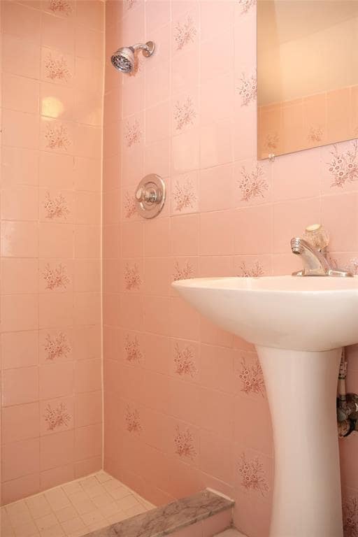 Building Photo - 2431 S Brown Ave