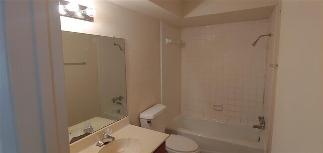Building Photo - 10822 Lynbrook Dr