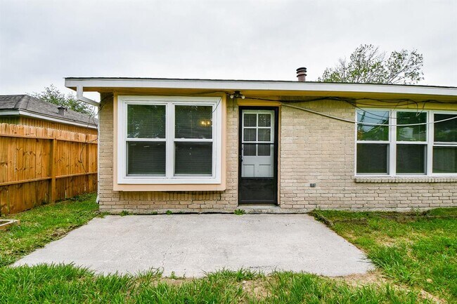 Building Photo - 2430 Ridge Hollow Dr