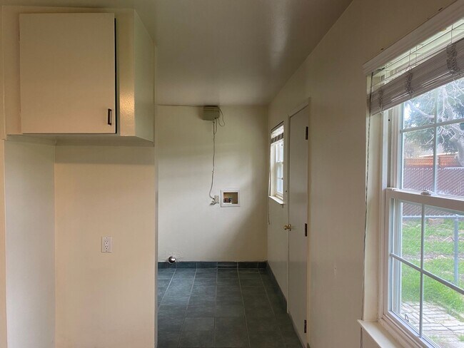 Building Photo - CHARMING COTTAGE IN DOWNTOWN PLEASANTON!