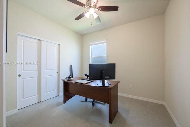Building Photo - 12300 SW Myrtle Oak Dr