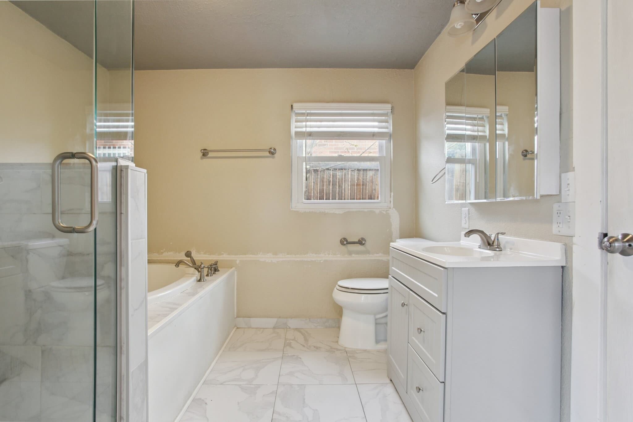 Building Photo - 2625 Newport St