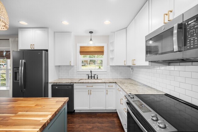 Building Photo - 419 Morningbird Ct