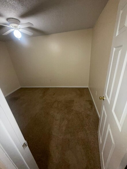 Building Photo - 204 Poinsettia Pine Ct