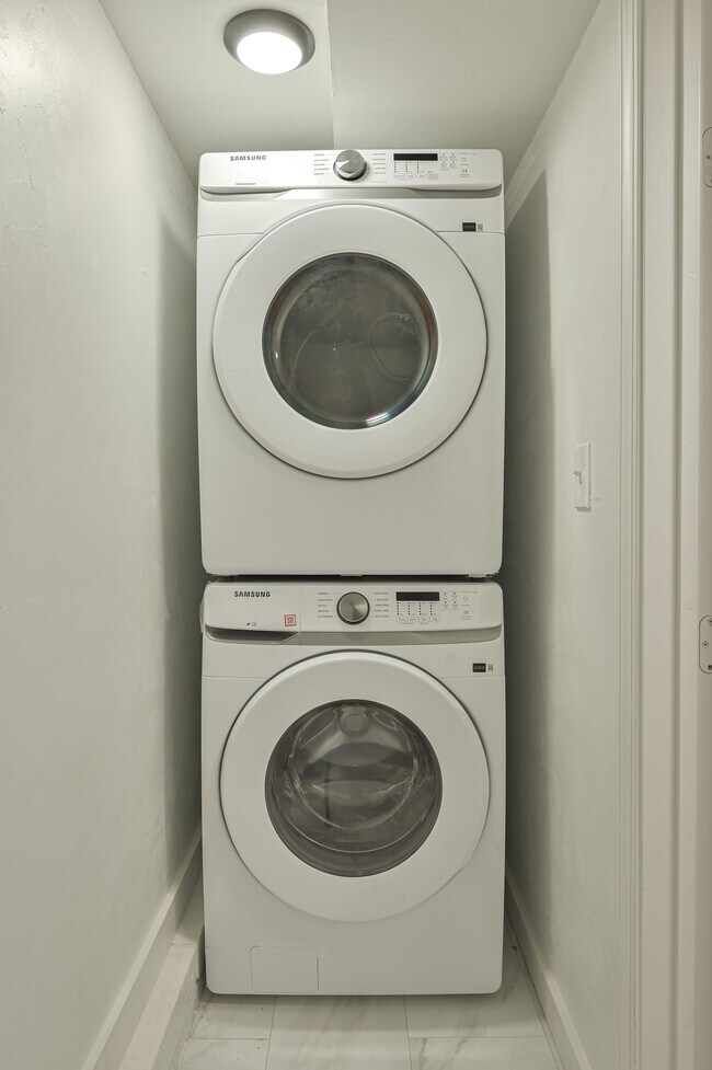 Building Photo - 1125 SW 47th St