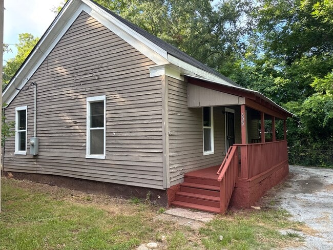 Building Photo - 629 Hallyburton St