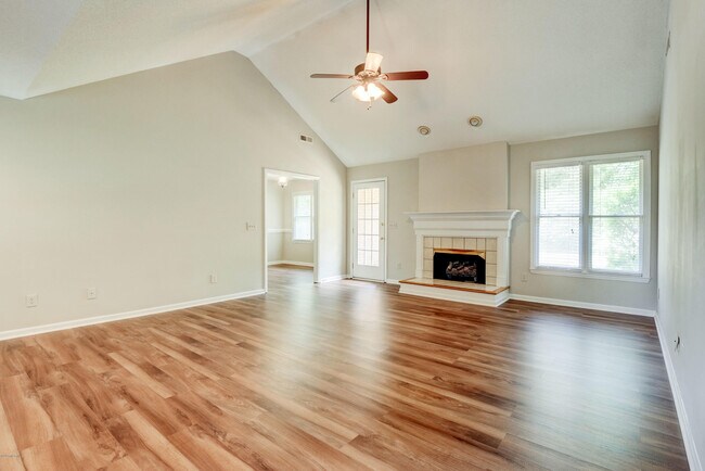 Building Photo - 203 Wagon Wheel Way