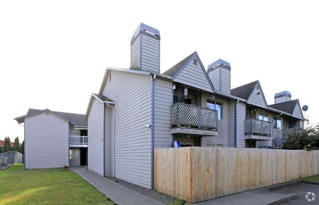 Primary Photo - Juneau's Landing Apartments