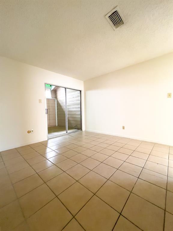 Building Photo - 2803 Meadowgrass Ln