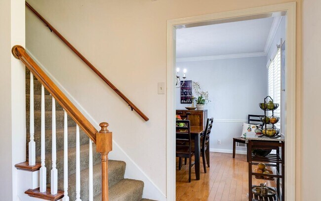 Building Photo - East Louisville -4 bed, 2.5 bath home - $3,500/month