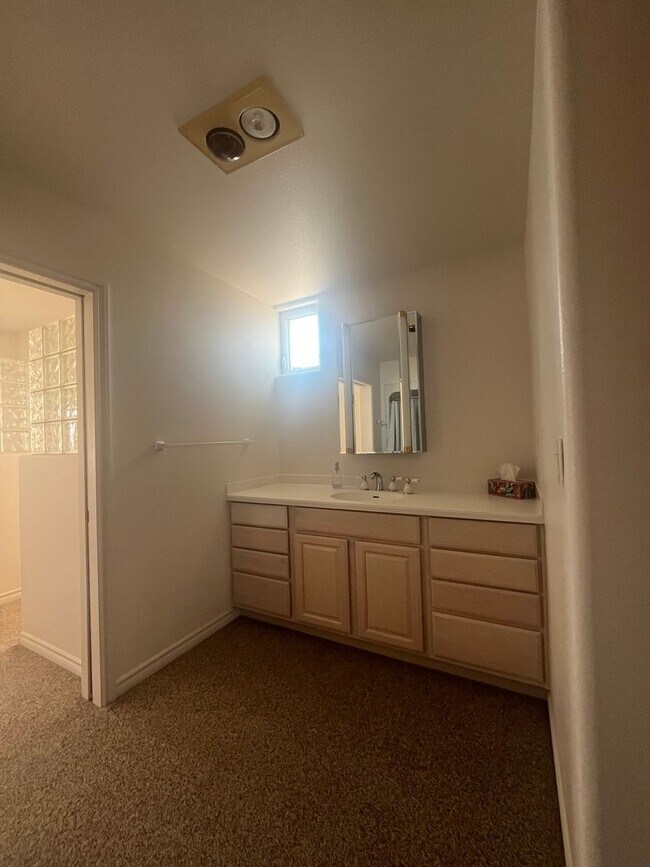 Building Photo - 3 bedroom 2.5 bath in the Mariana Ranchos !!
