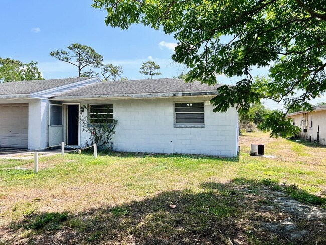 Building Photo - 1911 Park Manor Dr