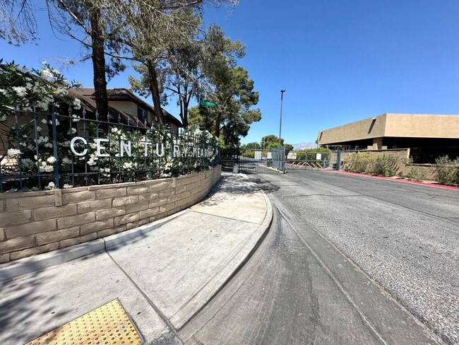 Building Photo - 6114 Meadowgrass Ln