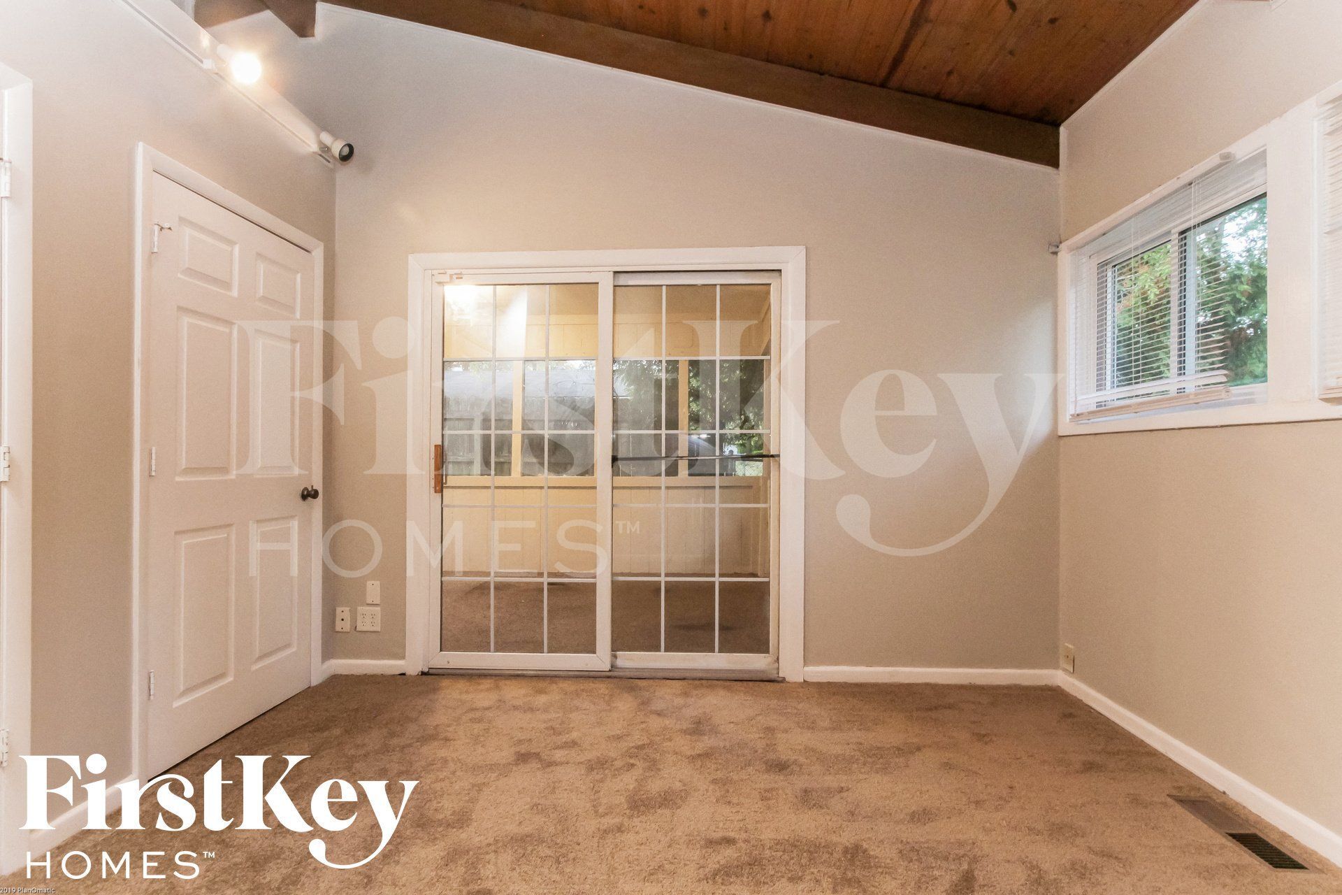 Building Photo - 4913 Victoria Rd