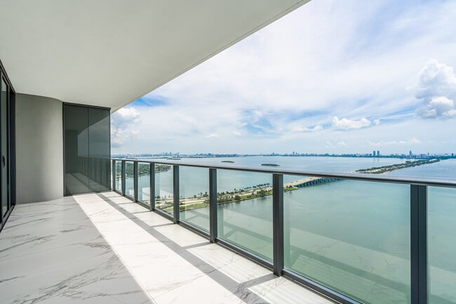 Building Photo - 3131 NE 7th Ave