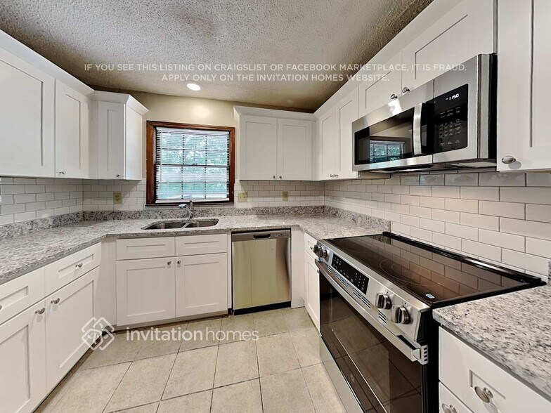 Building Photo - 6297 Queens Ct