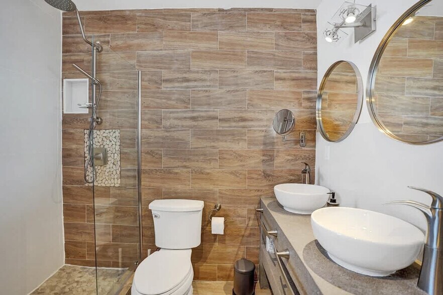 Building Photo - 3215 NE 7th St