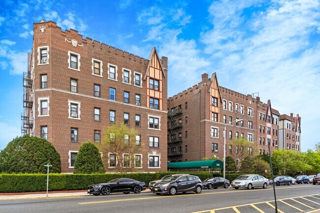 Building Photo - 755 Anderson Ave