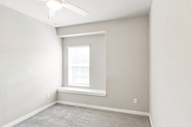 Building Photo - 2186 Shady Pier Dr