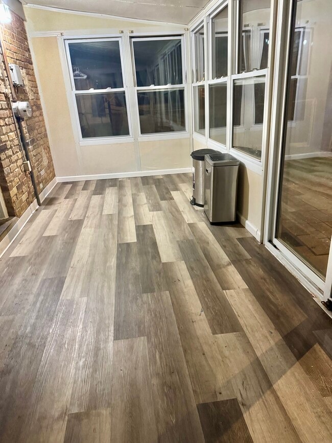 Building Photo - 816 S 115th St