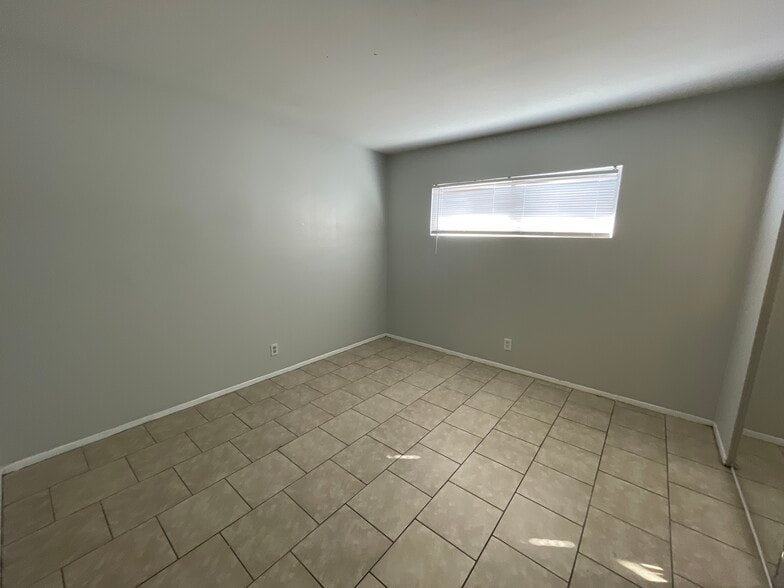 Building Photo - 3380 Brussels St