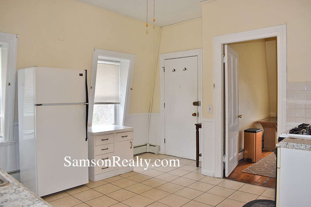 Building Photo - 157 Ives St