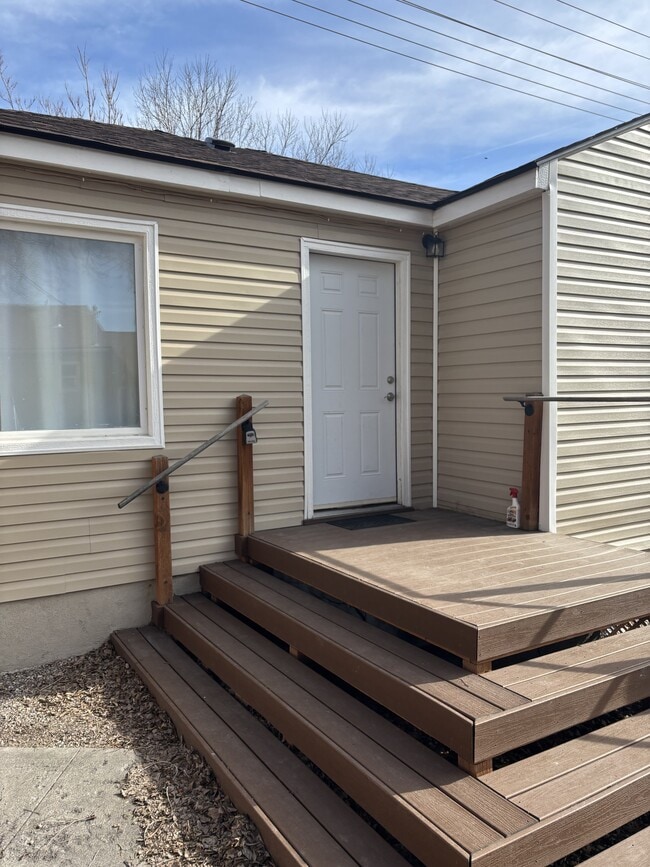 Building Photo - 394 Warren Ave