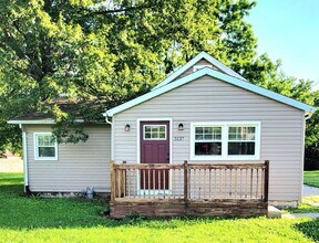 Building Photo - Beautifully Remodeled and Rent Ready.