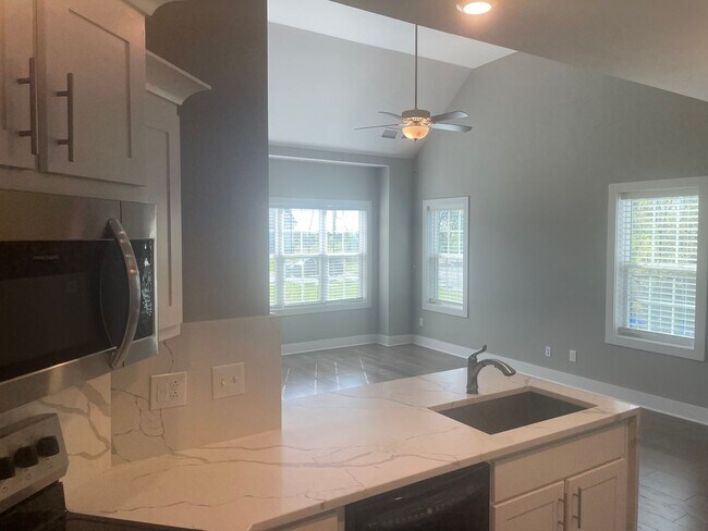 Building Photo - Newer Rental Home in Smyrna