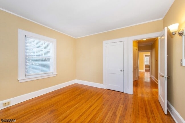 Building Photo - 422 Valley Rd