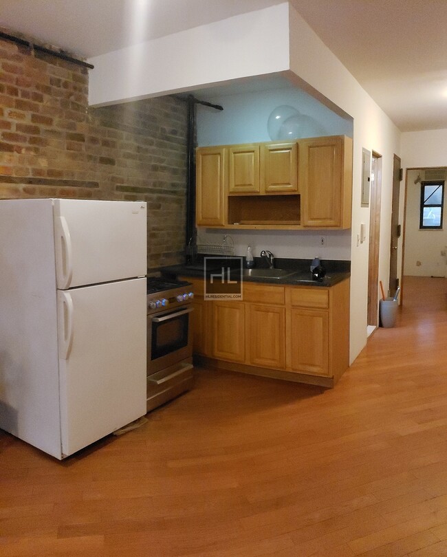 Primary Photo - 572-579 9th Ave