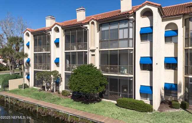 Building Photo - 3820 La Vista Cir