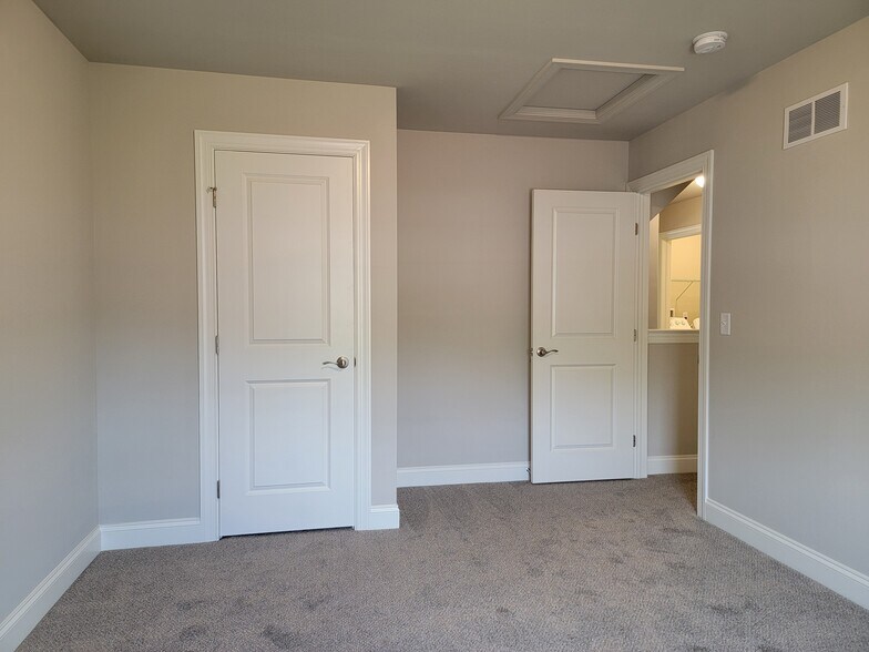 Building Photo - 256 Sage Blvd