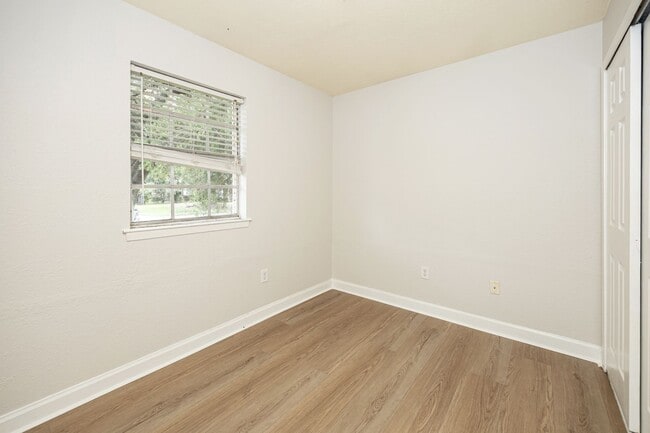 Building Photo - 2840 Gardendale Ave