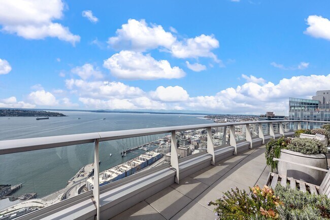 Building Photo - Luxury 2 Bed 1.75 Bath Furnished Downtown Seattle Condo with Stunning Views