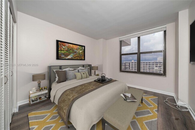 Building Photo - 2500 Parkview Dr