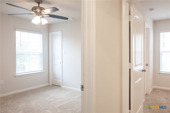 Building Photo - 2125 Silver Maple